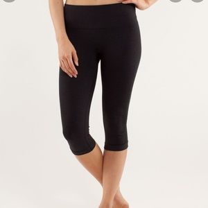 Lululemon black cropped leggings